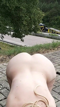 Ekshibicjonizm! dziwka Walk - naga dziewczyna na zewnątrz!