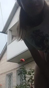 Menina fazendo xixi duas vezes de graça