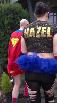 Video Completo - Superhéroe Vs Maleficunt: Transeúntes Inocentes Salvados De Reírse, Dominatrix