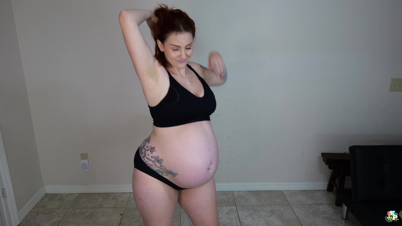 Kelly Payne: 9months Pregnant Striptease Ice Cream