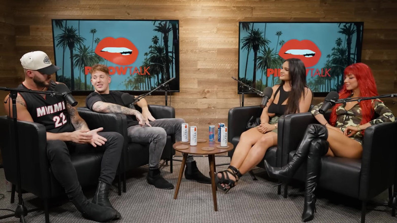 Pillow Talk: Alexas Morgan an*l 오르가즘