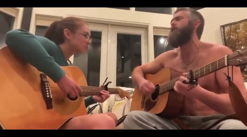 BrandiBraids: Derek dan aku menulis lagu orisinal