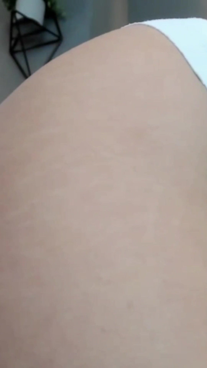 LiliBralee: 若い女の子が自分の部屋でセックスしたいと願う