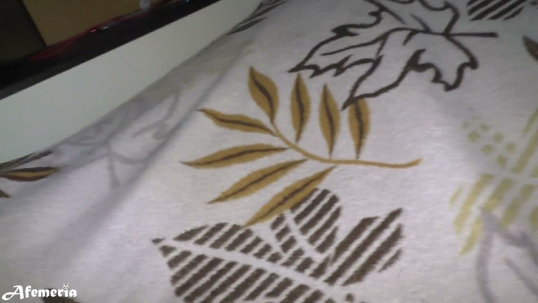 Afemeria: Cewek langsing rambut cokelat suka banget nyepong kontolku dan telan...