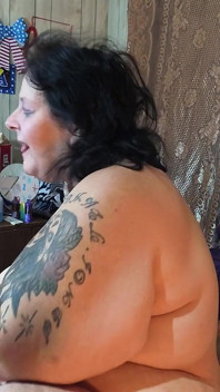보지에 있는 아이스크림 괴물 콘 그녀는 몰래 갈거야