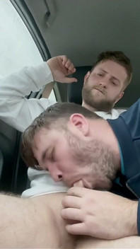 Kouření a polykání v autě