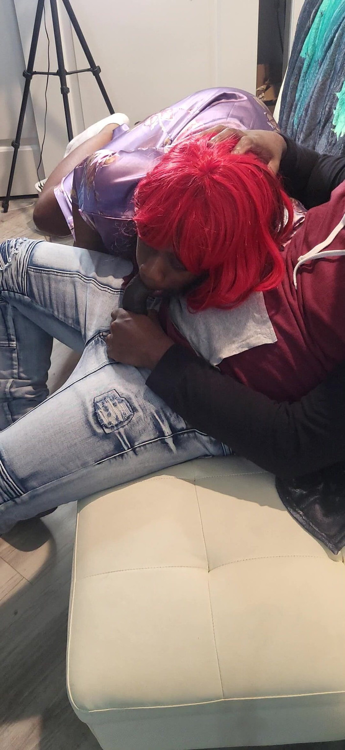 Wondahead21: Zrzavá děvka šuká do krku na da gauči! Jen pro fanoušky -...