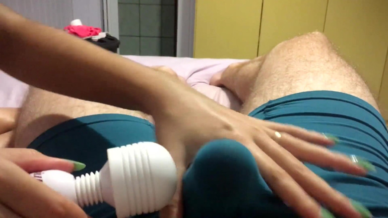 College-couple: Sprawia, że spust w bieliźnie za pomocą mojej magicznej różdżki