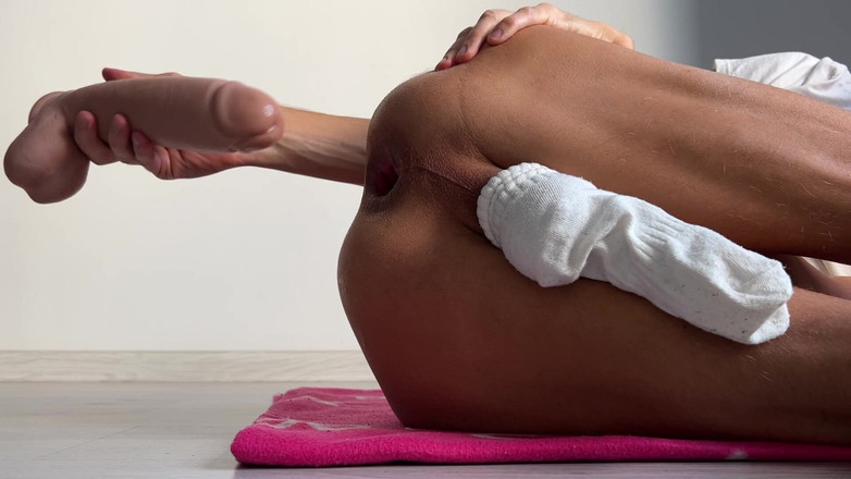 jacklongtv: Napnutá fialovými tangy a ponožkami