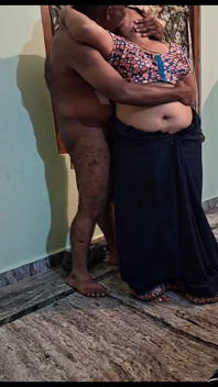 Wife in Saree Sex with Neighbour