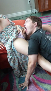 Збуджена латина мачуха кінчає глибоко в його горло - ts milf karabella &justanicecock