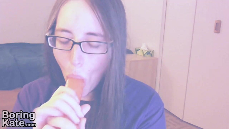 Boring Kate: Kate sucks a big dildo