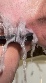 Collection de creampies ! Je me douche la chatte en gros plan ! Regardez et tire ta langue !