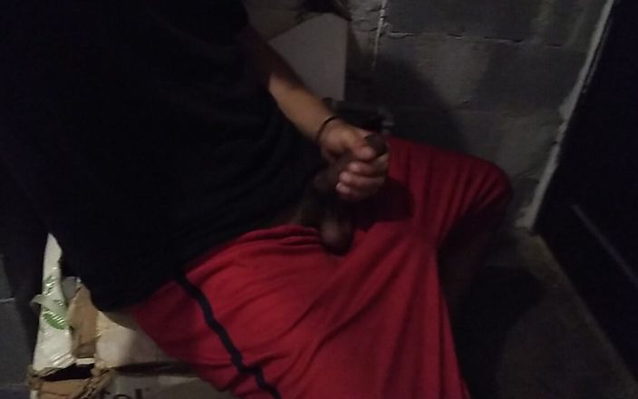 AlexAlejandro13: Aku pengen di toilet