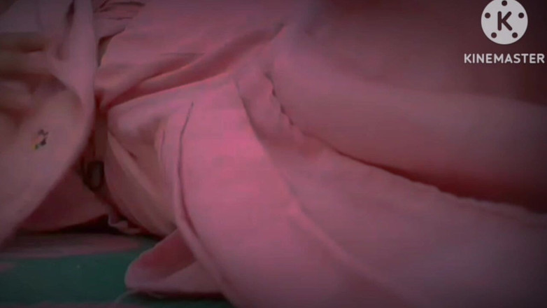 TricolorMusic3: ちょうどサルワールを脱ごうとしていたのに、腰を外そうとしていた