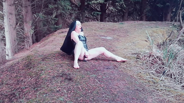 Kylie Britain Adventures: Nun Kylie's erotic memories