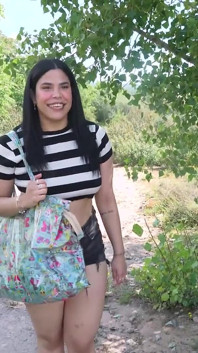 Awek Cuba berpantat besar Amanda Luxor mengambil seorang lelaki dan mengongkeknya untuk kami di tasik