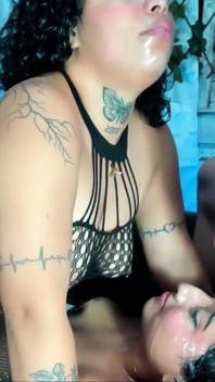 Deepthroat Queen Menelan Semuanya