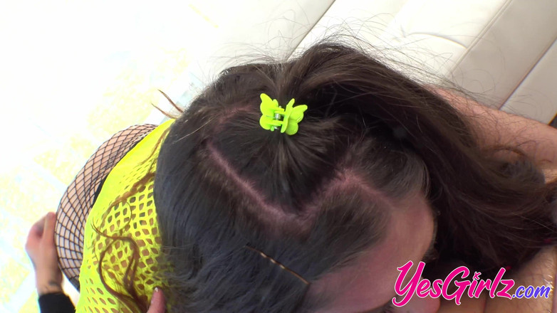 YesGirlz: Nena culona Brenna se rellena el hasta que estalla y...