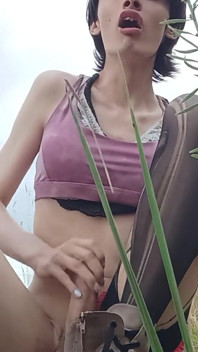 Sexy Girl Carolina Masturbates In The Woods Got Horny