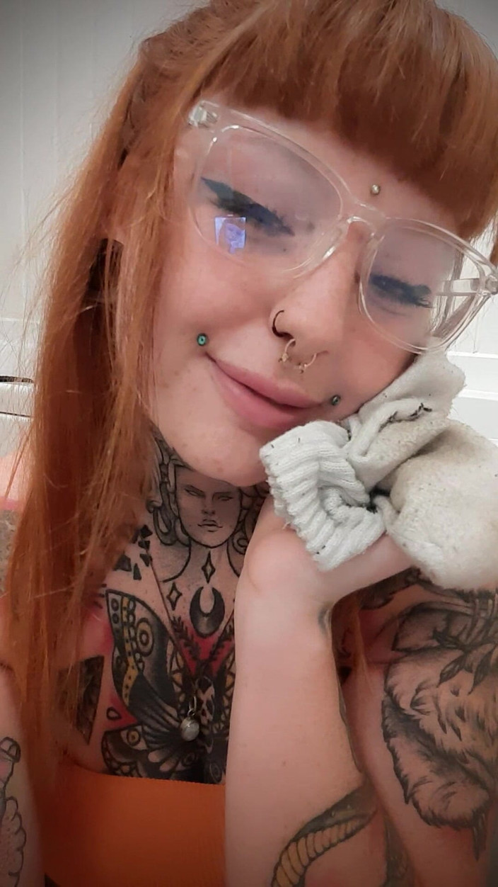 Yourfavecumslut: White Sweaty Trenér ponožky / chodidla Recenze