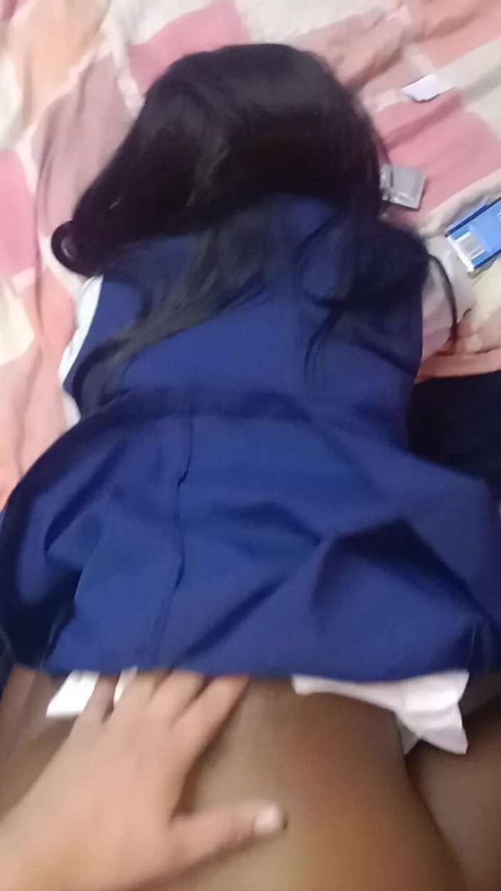 hothouse18xxx: 18-летняя шлюшка на коленях и трахается раком как шлюшка