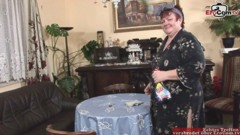 EroCom: Doamnă de curățenie grasă și bătrână sedusă de un tânăr