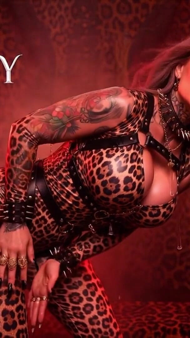I'm Your Predator. (Goddess Misha Goldy) I'm Your Predator. (Goddess Misha Goldy)