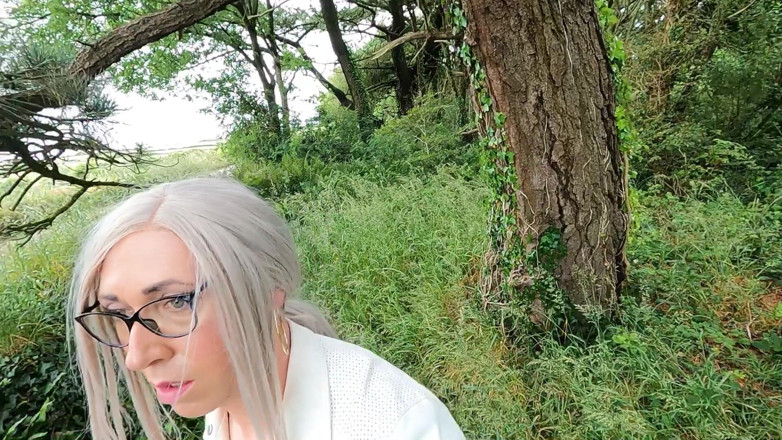 The Midnight Minx: Crossdresser blonde kurus berkelip