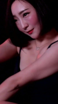 Asian Super Hottie Strips w barze