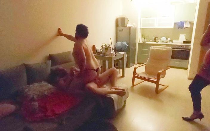 Bizexual com: Bi Cuckold trekant med hotwife