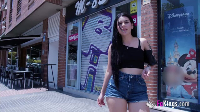 FAKings: Paola White prend l'os monstercock : bienvenue dans le porno, bombasse !