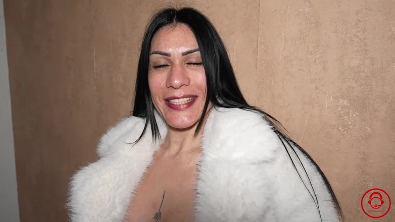 Bigdaddy films: Ludivine Summers Sucks a Internet Fan