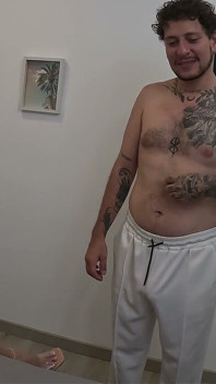 후장: 포르노 영화를 보기 위해 나와 함께하는 형부와 우리는 보호없이 섹스하게 될 것입니다.