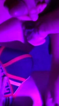 Cewek nakal dicrot sama kontol besar temannya
