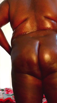 Geiler molliger transvestiert sich nach dem strippen, body &twerks verführerisch ein