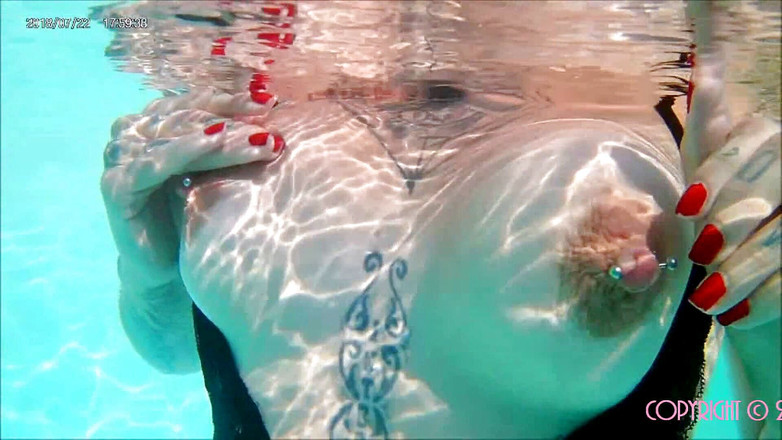 Domina Lady Vampira - SM Studio Femdom Empire: Onderwatergodin