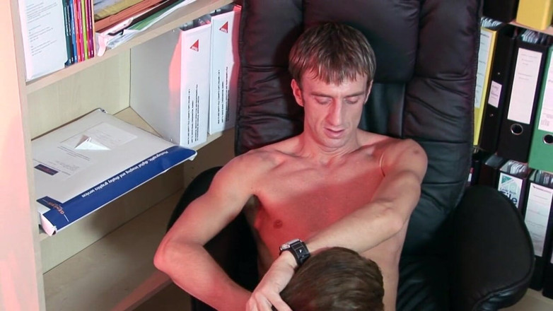Get in my Office: Приваблива брюнетка повія готова відтрахати в офісі