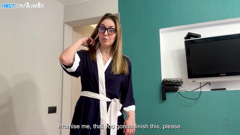 Alina Rai: Milf madrasta pega seu enteado se masturbando