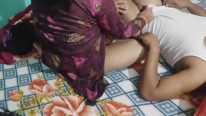 Manjushukla: Une fille desi taille une pipe à son copain