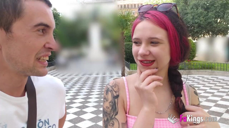 FAKings: Іспанський турист зустрічає Севілью і отримує трах по всьому місту!