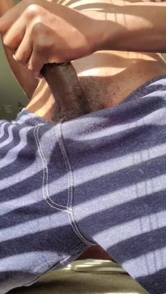 Knyte: Sessão rápida de acidente vascular cerebral enquanto colega de quarto...