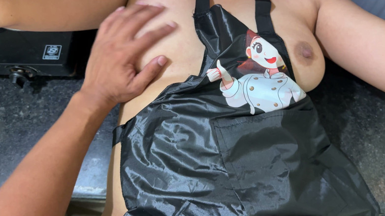 Saarabhabhi6: Tocando e comendo a bunda da minha madrasta enquanto ela...