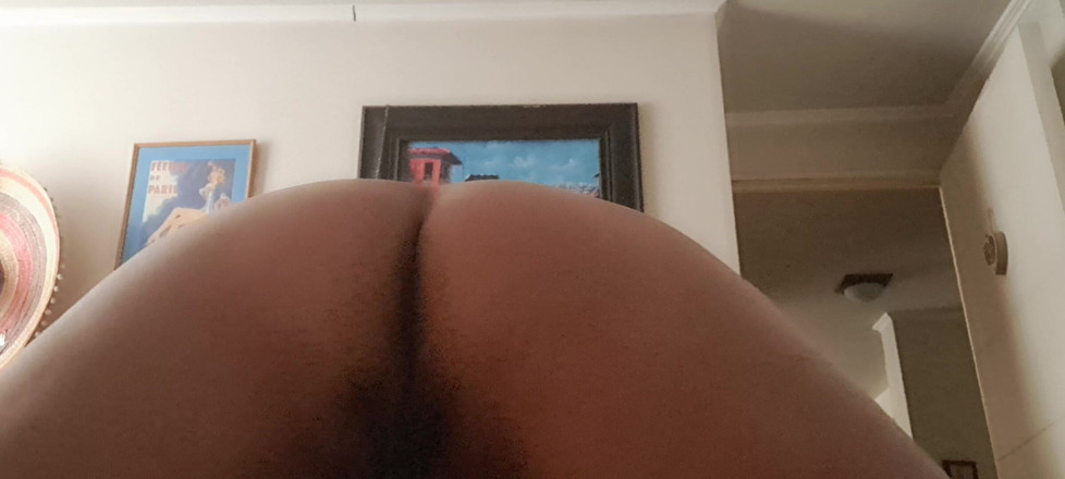 Mommy big hairy pussy: Reife MILF hebt ihren arsch, um gefickt zu werden