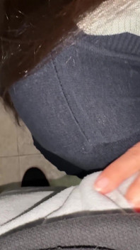 Il Montre Son Pénis À Une Fille À Gros Cul Et Ils Finissent Par Baiser.