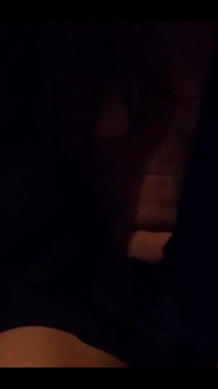 Ich wurde eine Woche lang nicht gefickt. Ich brauche wilden sex. ein mann, der mir einen starken blowjob gibt, mich in meinen mund fickt, macht mich