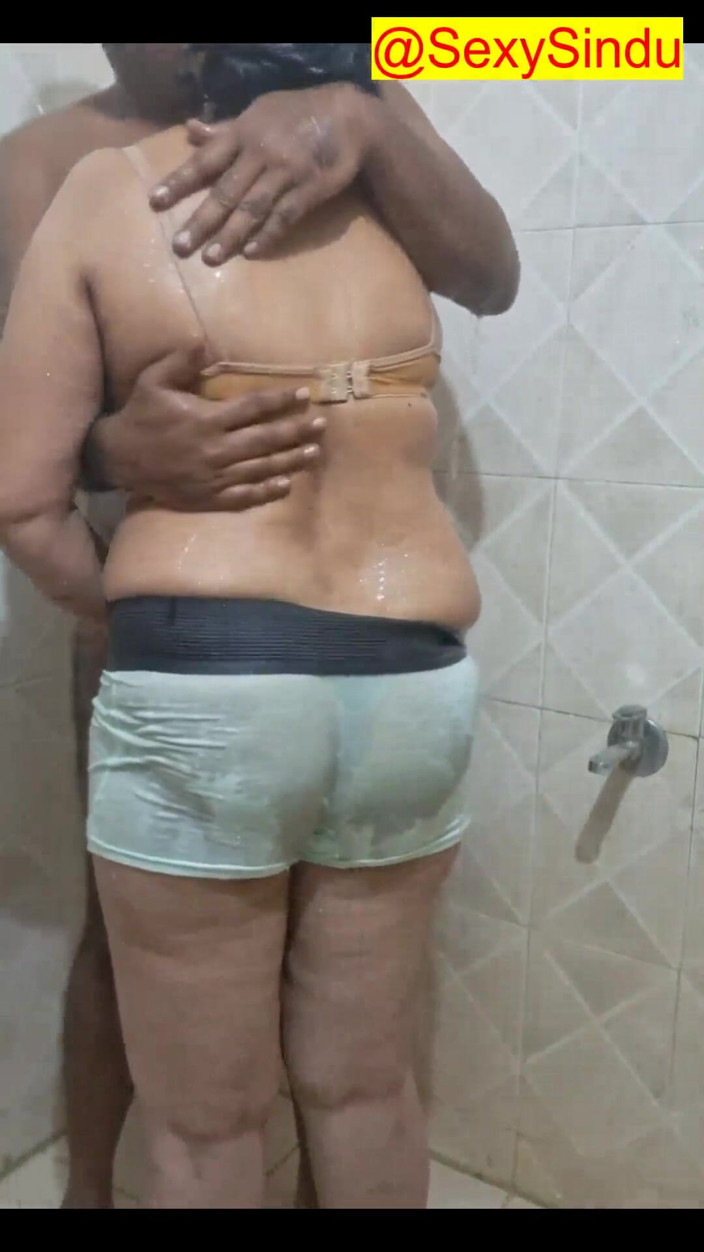 Sexy sindu: Couple Hot Bathing Kissing