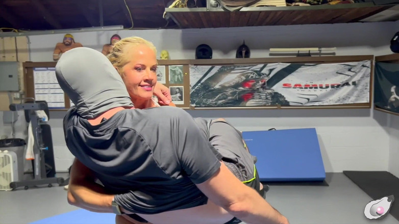 Mistress Pink Pearl: Ridicare și transport