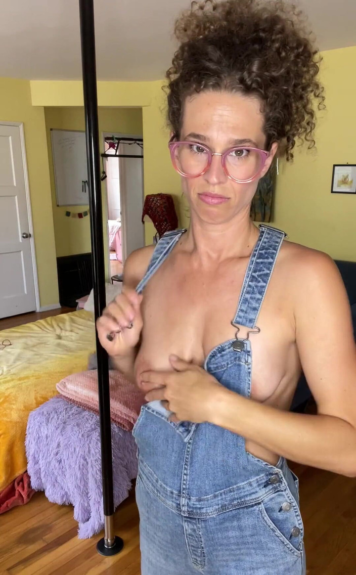 VibeWithMommy: Che cosa è di una ragazza in tuta?!? Beh, questo è un...