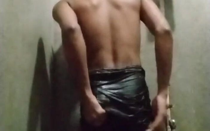 Deshi boys: Ragazzo carino sexy bangla si diverte in bagno